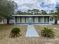 Pool, Privacy & Family Fun! Mom's Manatee House.
