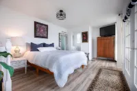 Beautiful Waneta Lake Front Cottage! KAYAKS! Wine Country FLX