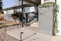 French Cottage Inspired Basement Apartment 15 From Downtown Boise Rite Aid附近的飯店