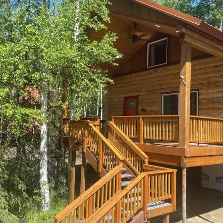 Riverfront, Authentic, Luxury Log Cabin-Bison