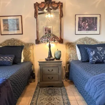 BestStays@Sapphire- a Duplex Near Hospitals large groups ok.TVs in all rooms