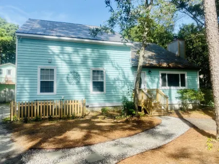 Peaceful private pool home dog friendly sleeps 8. large private lot fully fenced