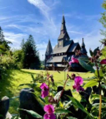 Cozy 5 star apartment with a dream view. Hiking trails and bathing lake nearby.