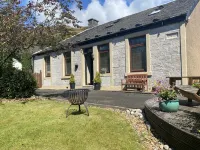 Luxury cottage, hot tub and wood burner, ideal for families celebrations. Hotels in 