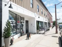 Downtown Studio at The Lake -Unit 4 Hotels in Crawford  County