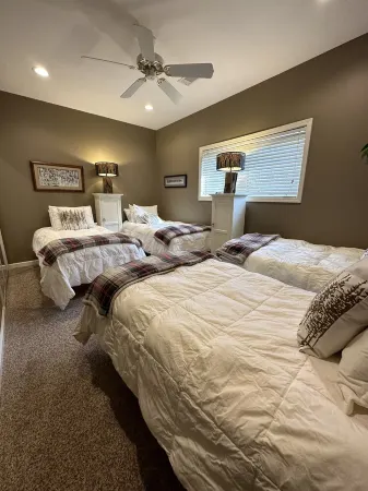 Unforgetable Large 2BR, 2Bath, lake access condo on Lake Ouachita with lake view