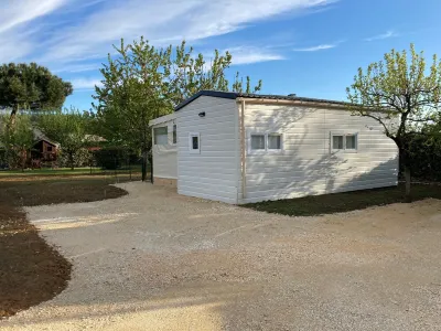 At the gateway to the Perigord and Lot regions, mobile home in a rural setting