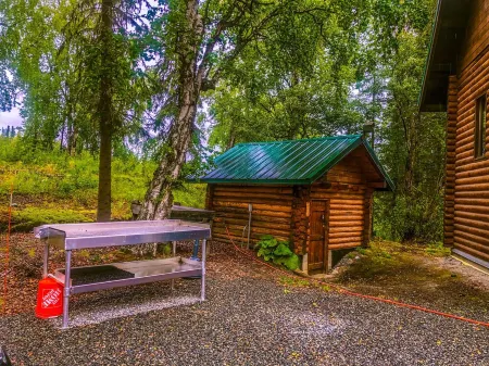 Private Lodging on 12 Acres with Kenai Mountain Views