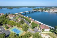 CASTAWAY on Lake Hamilton - 3 bedroom with boat slip