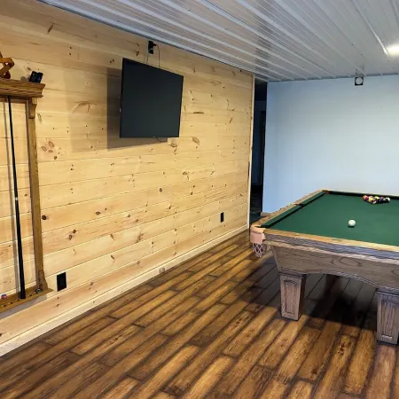 Secluded lodge, with multiple hiking trails and breathtaking views!