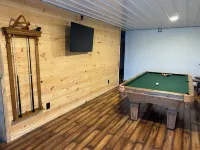 Secluded lodge, with multiple hiking trails and breathtaking views!