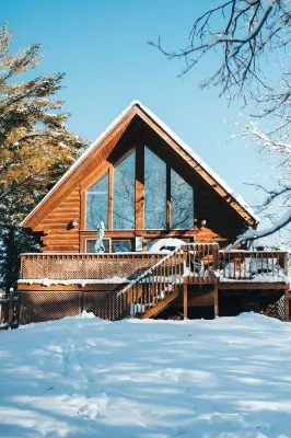 Salem Lakes Chalet- cozy log cabin near Wilmot Mountain