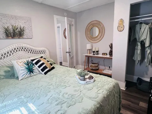 Stylish Cottage-4 min drive to the beach w/free coffee