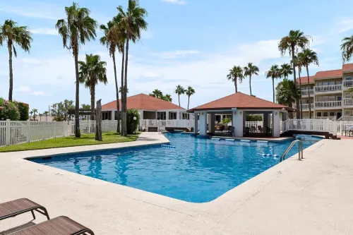 South Padre Island Condo 2BD/2BTH w/ Private beach access & with all amenities