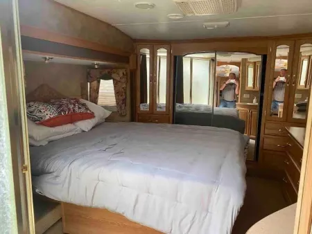Queen and Twin Bed Trailer on Private Beach, Hammocks, Tiki Torches, Fishing