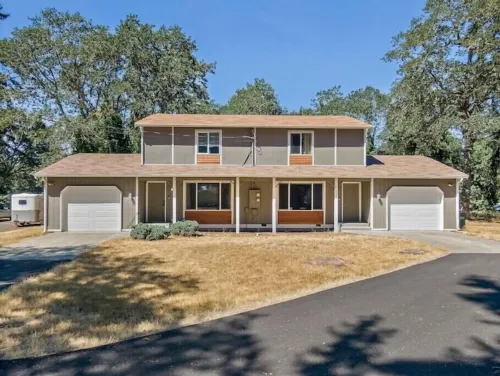 Cozy Lake City Getaway Hotels in Joint Base Lewis-McChord