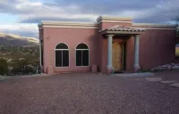Custom 2 Bedroom Casita On a Ridge Hotels near CVS