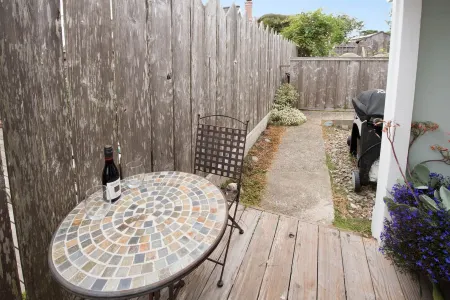 Heart of Mendocino Village, Fabulous Views!