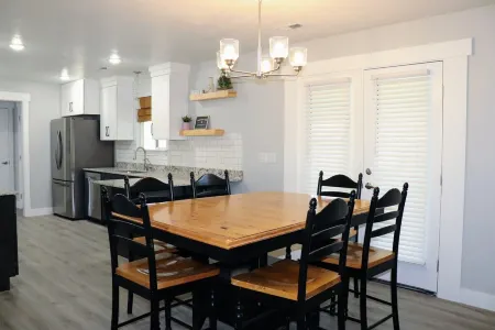 Recently Renovated, great location, close to freeway, lakes, slopes, and more.