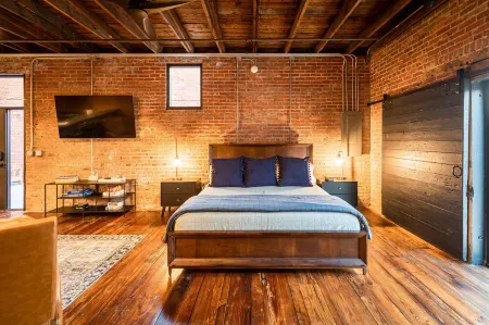 Newly renovated studio apartment in downtown Ruston, La! Отели в г. Растон