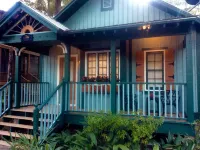 Romantic Spa Experience in Luxurious Creekside Honeymoon Cottage in the Landings