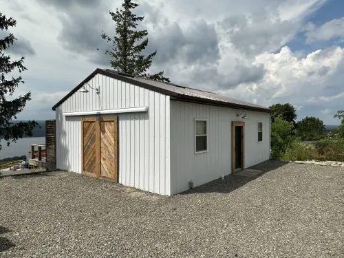 Brewery Bungalow w/ Hot Tub and Seneca Lake Views. Hotel a Hector