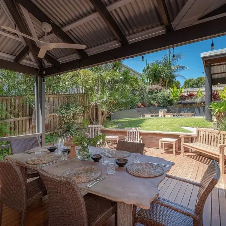 "Summer Salt Sunshine + Pets & HEATED POOL 150m to the beach!