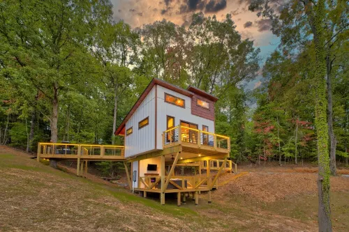 Hot Tub • Fire Pit • Walk to Blue Ridge Lake • Dog Friendly