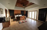 Superb view Lake Ellsworth! Log cabin in the country.