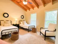 Luxury Lakehouse! Sleeps 15, Pets Welcome!