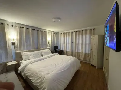 Modern Cozy Retreat: 2 King, 1 Queen, PS5, & Sunroom