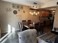 Cozy ski retreat on Jack Frost Mountain, just 10-minute walk to ski office!