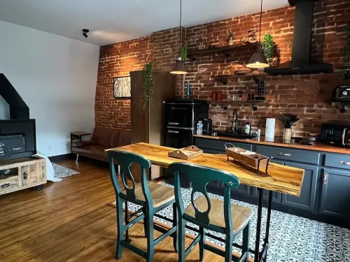 Cozy 1-studio apartment, industrial modern in charming Reading with WiFi, AC Hotel di Reading