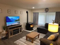 Coastal Valley Hideout , 5 Bedroom, 3 Bath, 5 Min to Cal Poly. Redwoods!