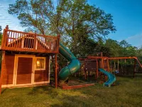 Charlevoix Family Home ~  in Town Home, Newly Renovated, Fire Pit, Hot Tub!!! Hotels in Charlevoix