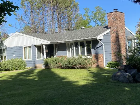 200’ of your own private accessible Lake Superior Shore: Stony Shores Retreat