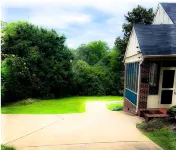 102 year old historic home in quiet park district comfy and quiet