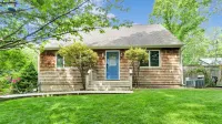 Enjoy a lovely summer retreat in Sag Harbor Village, 1 mile to Main Street
