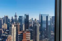 2-bedroom LUXURY building in delightful New York with AC, WiFi-VIEWS of NYC