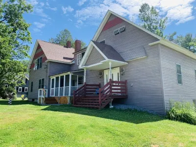 Spacious Farmhouse on Davis Stream to Damariscotta Lake with 5 bedrooms