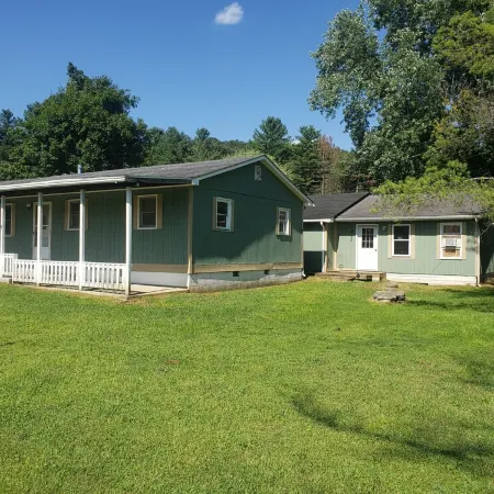 Corner Cottage near Hocking Hills, WNF, Ohio University, and Hocking College