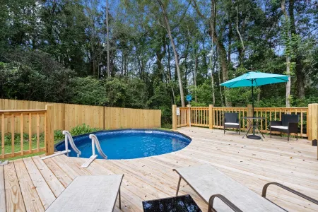 Airy 5br home w/pool, outdoor living, game room Отели рядом с достопримечательностью «Университет Юг Алабама»