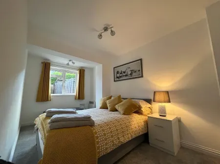 Cotswold apartment with private parking!
