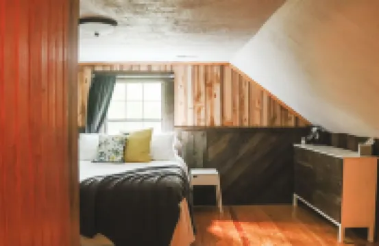 Gorgeous 5 Bedroom Log Home Less Than 5 Minutes From Chaumette And Charleville.