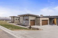 New Powder Mountain Modern Retreat w/ private Hot tub