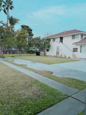 A Cozy Guesthouse in Central O.C.