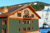 Luxury Ski IN/Ski OUT Kearsarge Brook Condo 2 bed, 2 bath at Cranmore Mountain