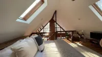 PearTree Chalet, Lake, Hot Tub, Gas & Wood FirePits