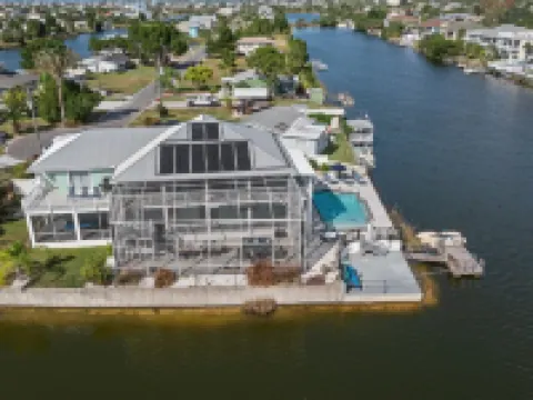 Water Front/ Free Heated Salt Water Pool/Game Room/Amenities Galore Hotels in Hernando Beach