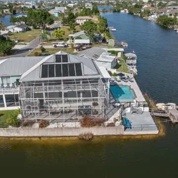 Water Front/ Free Heated Salt Water Pool/Game Room/Amenities Galore